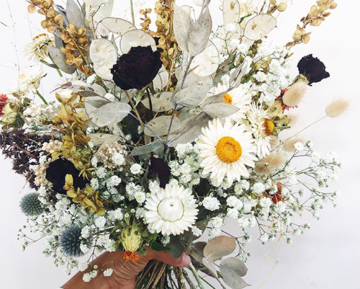 Hold Bunch Flowers Upside Down / Everything You Need To Know About The Bridal Bouquet ...