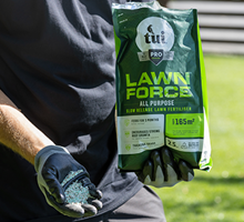 How to Fertilise a Lawn by Hand